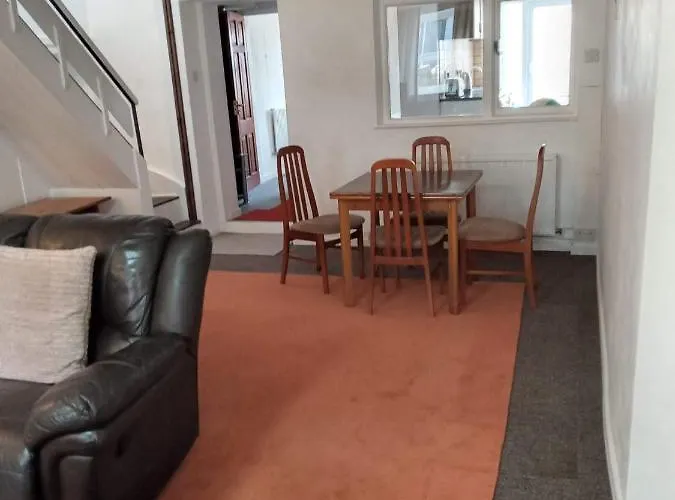 2 Bedroom Cottage In Porthcawl