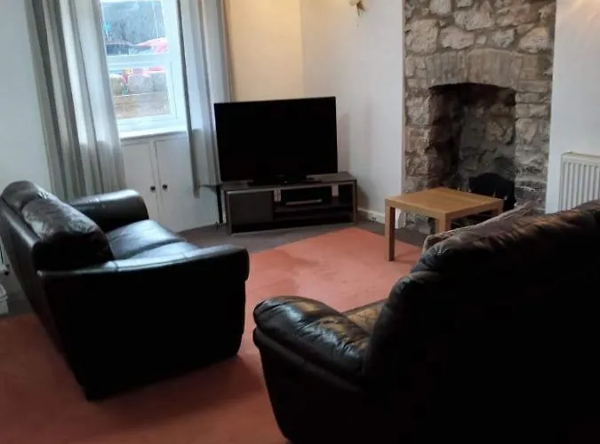 2 Bedroom Cottage In Porthcawl