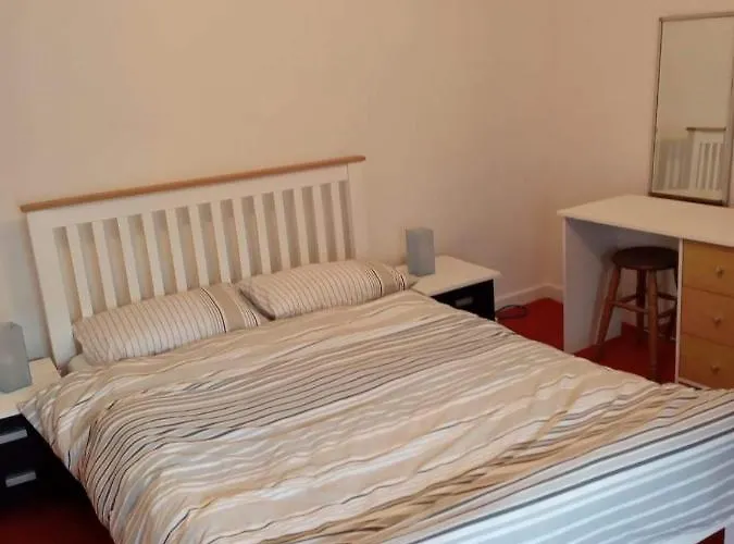 2 Bedroom Cottage In Porthcawl